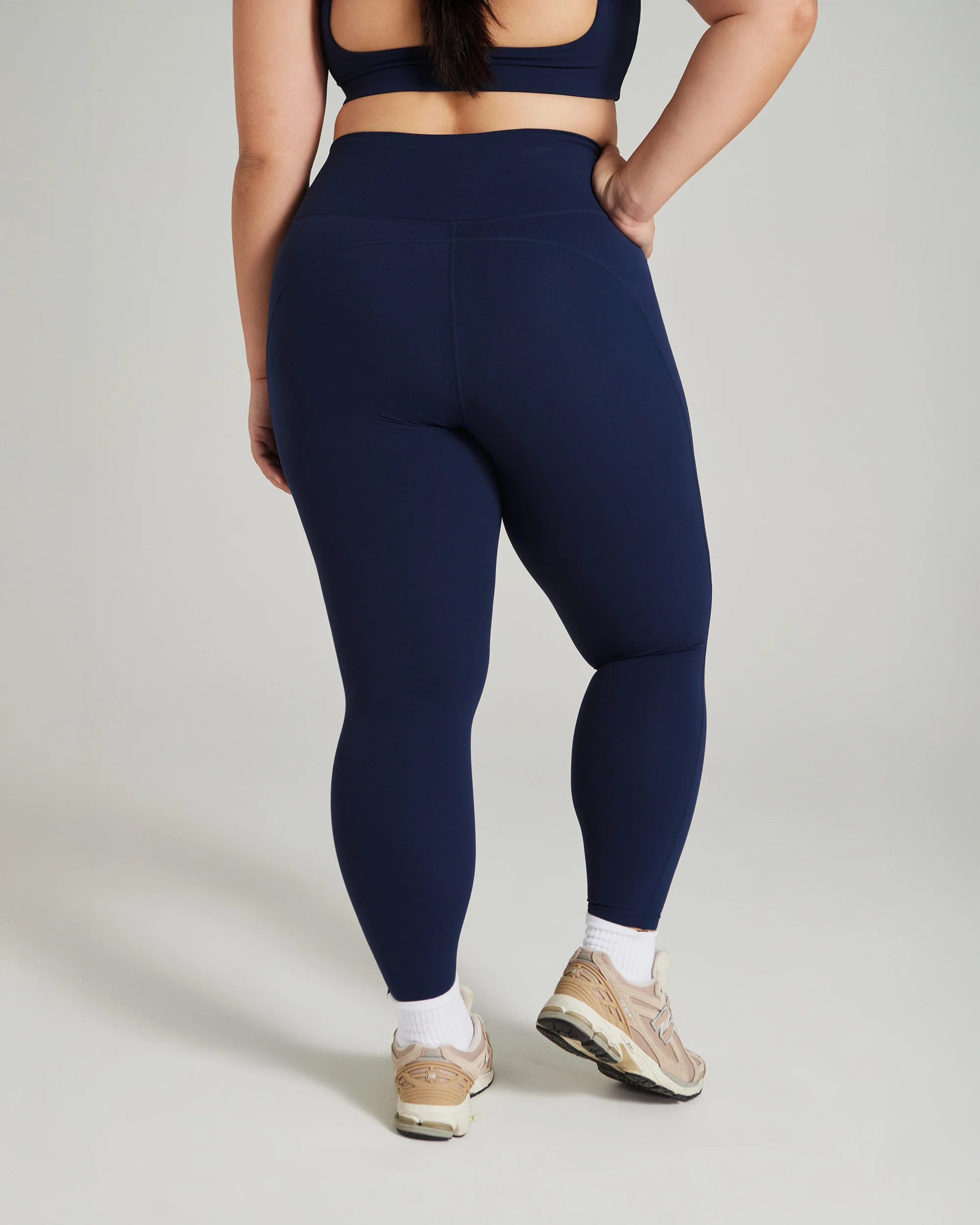 Contour Classic Leggings (Full 24") in Dive - Image 5