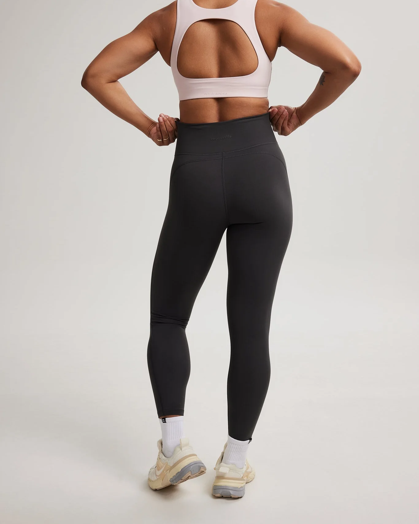 Contour Classic Leggings (Full 24") in Stepper - Image 4