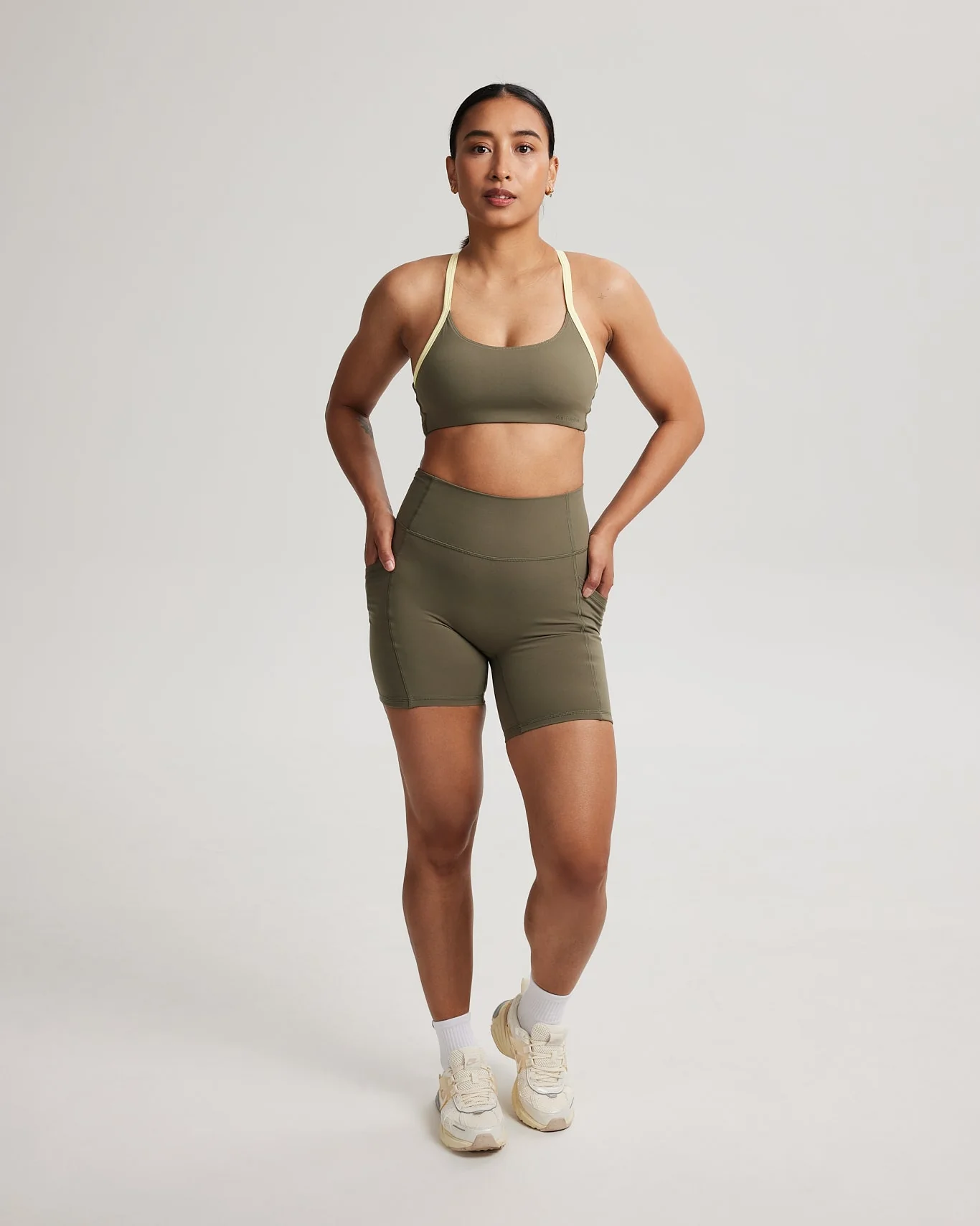 Twist Bra (Contrast) in Avocado - Image 4